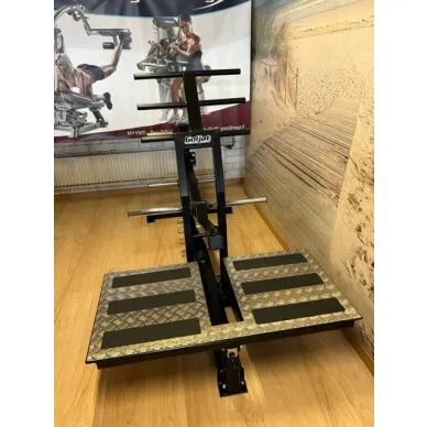 Goljat vyökyykky - Belt squat kuva